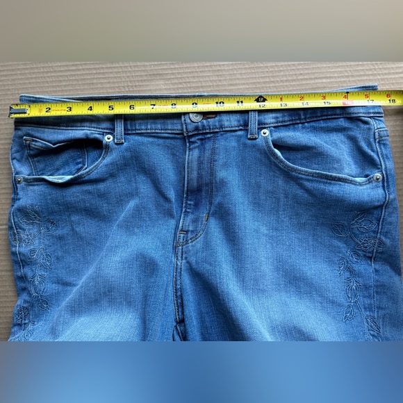 Levi's Women's Classic Bootcut Jeans Mid Rise Size 14 Side Embroidered - Picture 8 of 13